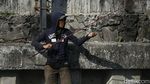 COVID-19 Melonjak, Warga Masih Asik Mancing di Kali Jakarta