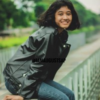 Kebetulan pas tanggal 18 Juni 2021 saya sudah mau pulang duduk istirahat. Di sebelah kiri saya ada dua orang cewek untuk saya fotoin. Saya kira temenan ternyata kakak adik. Nah dari situ kakaknya bilang fotoin adek saya dulu, kata Taufik, Selasa (22/6/2021). Foto: Dok. Instagram @iamaugustsap.