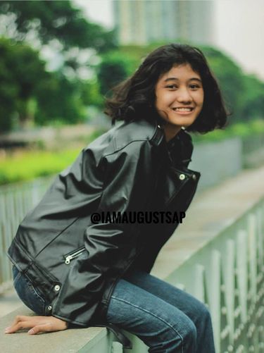 Foto Siti Aisyah Mardhiya Amilia yang mirip dengan Nike Ardilla.