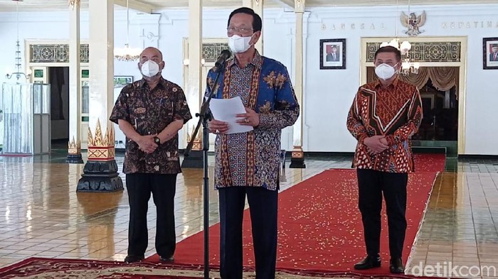 Gubernur DIY Sri Sultan Hamengku Buwono (HB) X saat sapa aruh di Balai Kota DIY, Selasa (22/6/2021).