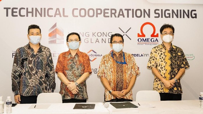 (Ki-Ka) Managing Director Kingland Avenue Andy Candra dan Operational Director Omega Hotel Management Aswin B Drajat.