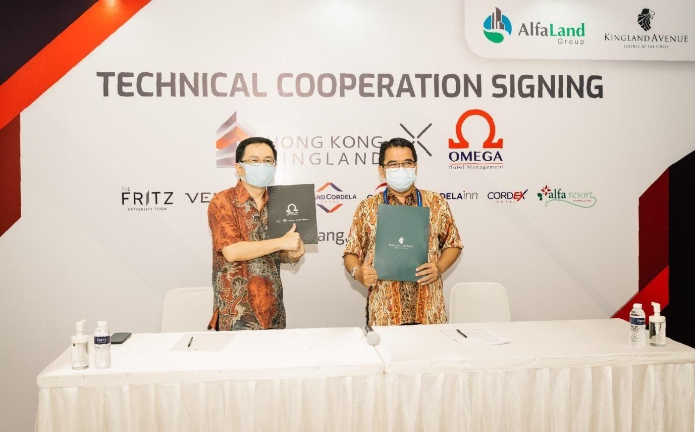 (Ki-Ka) Managing Director Kingland Avenue Andy Candra dan Operational Director Omega Hotel Management Aswin B Drajat.