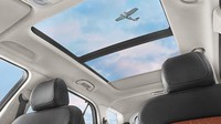 Menariknya lagi, sudah ada fitur kaca sunroof super besar, yang bisa dioperasikan secara smart melalui voice command alias perintah suara. Soal fitur, di bagian dashboard sudah disematkan layar multimedia digital berukuran 10,25 inci, yang dikombinasi sistem audio premium Bose 8 speaker. Foto: Dok. Hyundai