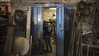 Telah beroperasi sejak tahun 1961, penutupan pabrik Pepsi di Gaza ini turut berdampak pada para karyawan. Pemilik  perusahaan Pepsi Gaza, Hamam al-Yazeji bahkan mengatakan penutupan pabrik ini bagaikan sebuah bencana. Seperti diketahui, serangan udara Israel-Hamas beberapa waktu lalu berdampak pada kehidupan masyarakat di dua kawasan tersebut. Sempat melakukan gencatan senjata, Israel kembali melakukan serangan udara di Jalur Gaza. Konflik tersebut pun menjadi sorotan masyarakat dunia.