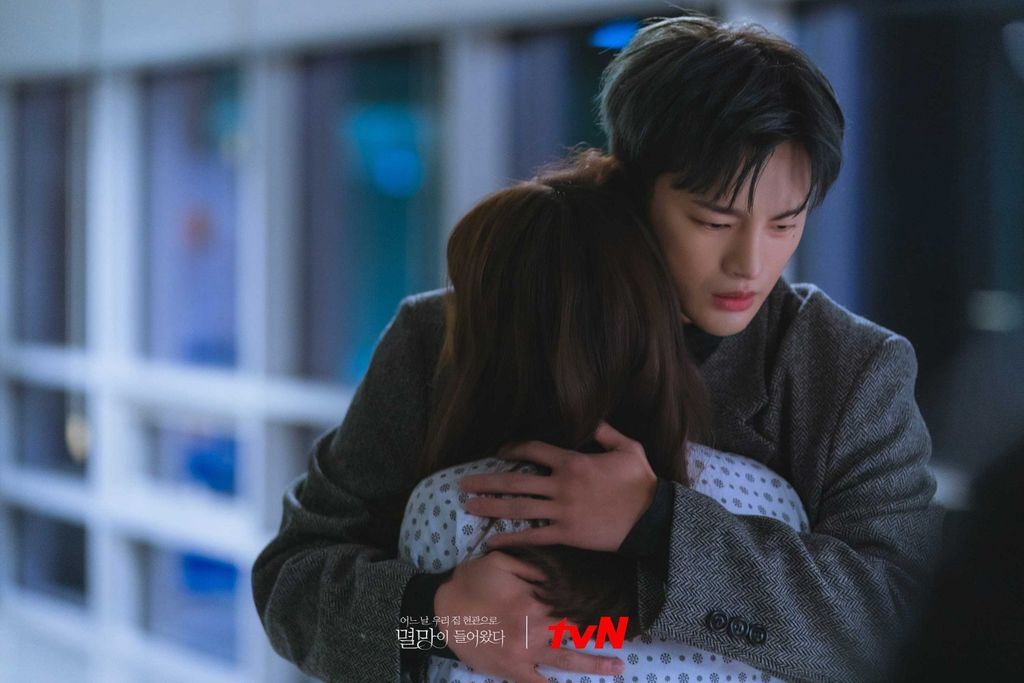 Kemesraan Park Bo Young dan Seo In Guk di Doom at Your Service Kemesraan Park Bo Young dan Seo In Guk di Doom at Your Service