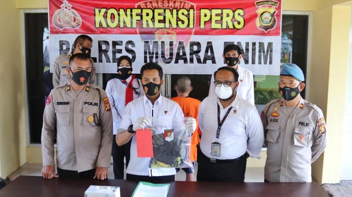 Konferensi pers kasus pencabulan di Polres Muara Enim (M Syahbana-detikcom)