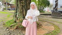 Selama proses cerai dengan Alvin Faiz, Larissa Chou memang masih tinggal di kawasan pondok pesantren mendiang ustaz Arifin Ilham tersebut. (Foto: dok. Instagram @larissachou) 
