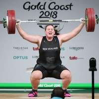 Laurel Hubbard adalah atlet angkat besi asal New Zealand. Transgender 43 tahun itu mencetak sejarah sebagai atlet transgender wanita pertama yang terpilih mengikuti Olimpiade 2021 di Tokyo. Foto: Getty Image