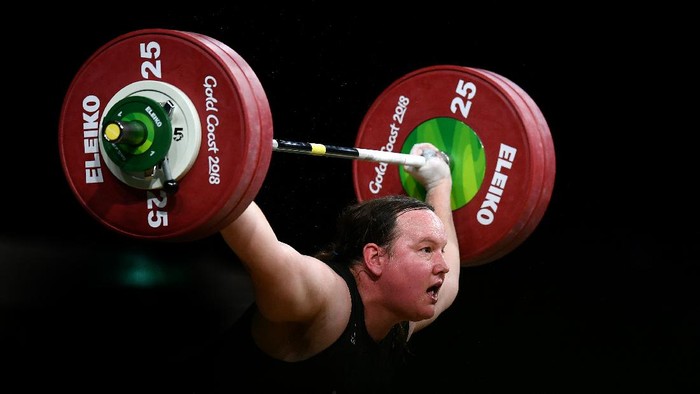GOLD COAST, AUSTRALIA - APRIL 09:  Laurel Hubbard of New Zealand competes in the Womens +90kg Final during the Weightlifting on day five of the Gold Coast 2018 Commonwealth Games at Carrara Sports and Leisure Centre on April 9, 2018 on the Gold Coast, Australia. (Photo by Dan Mullan/Getty Images)