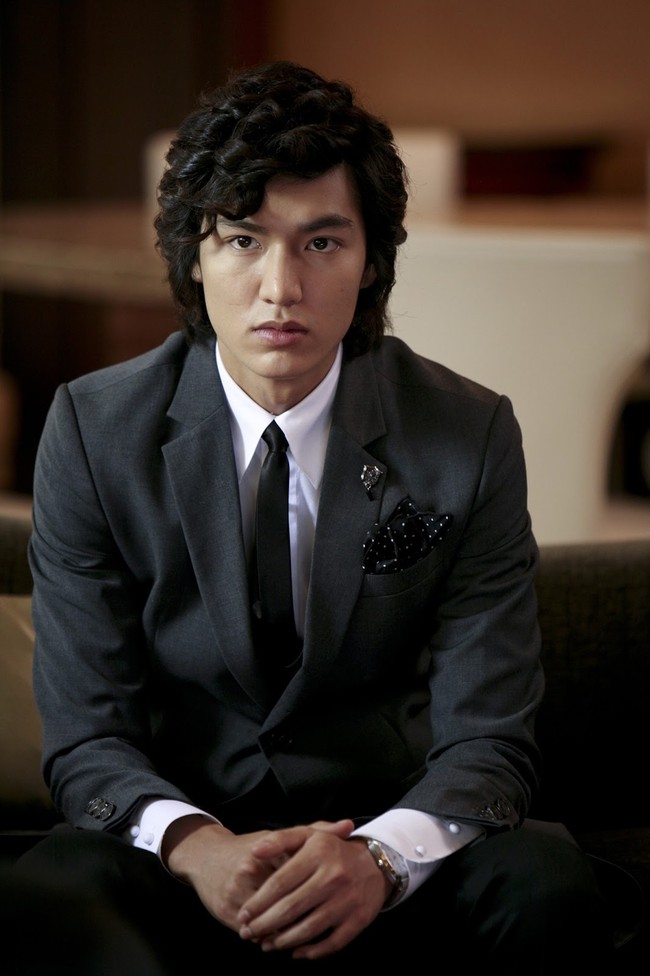 Alumni Universitas Konkuk ini meraih popularitasnya dengan pesat saat membintangi drama Korea Boys Before Flowers. Ia berperan sebagai Gu Jun Pyo, pewaris Shinhwa Group yang arogan. Foto: dok KBS2
