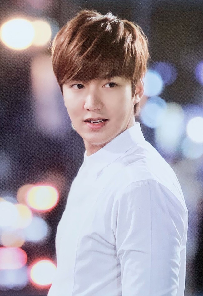 Sang aktor lagi-lagi mendapat peran anak SMA yang berasal dari keluarga kaya. The Heirs menampilkan chemistry Lee Min Ho dengan Park Shin Hye, dan sempat tayang di stasiun televisi Indonesia. Foto: dok KBS
