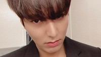 Di hari ulang tahunnya, Lee Min Ho mengunggah sebuah foto yang terbilang langka. (Foto: dok. Instagram @actorleeminho) 