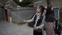 Nama Niujie mengacu pada banyaknya restoran halal di kawasan masjid yang menjual daging sapi. Niujie artinya jalan sapi yang secara administratif berada di Distrik Xuanwu, Kota Beijing. (AFP)