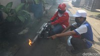Diketahui, fogging giat dilakukan mengingat tingginya curah hujan di Kota Bekasi yang bisa menimbulkan potensi kasus demam berdarah dengue akibat berkembang biaknya nyamuk Aedes agegypti. 