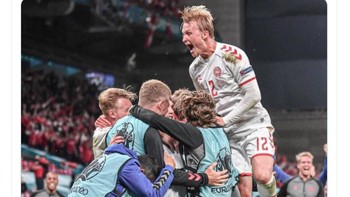 Tak peduli siapa yang Anda dukung, Anda harusnya bahagia melihat pemain Denmark dan suporter merayakannya setelah semua yang mereka lalui, tulis netizen ini. Foto: Twitter