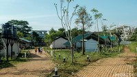 Beginilah penampakan halaman Glamping Rumah Lawan COVID yang ada di Tangerang Selatan.
