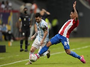 Aksi Messi Permalukan Pemain-pemain Paraguay