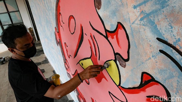 Salah satu sudut di Rumah Lawan COVID Tangsel dilukis mural berbentuk virus Corona. Mural ini ditargetkan rampung dalam waktu dekat.