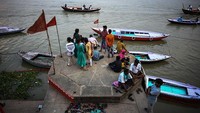 Warga Uttar Pradesh India menyambut kebijakan ini dengan suka cita.  