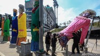 Tak heran para seniman memilih ondel-ondel untuk meramaikan HUT Jakarta.  