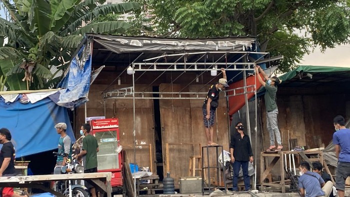 Pasar JB Cengkareng Timur ditutup karena berada di zona merah Corona.