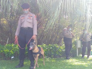 Anjing Pelacak Disiagakan Usai Pelemparan Petasan di Pos Penyekatan Suramadu