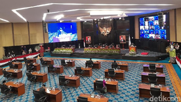 Rapat paripurna di DPRD DKI Jakarta.