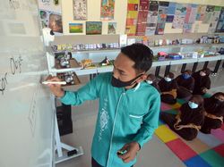 Robot Sabai dan Midun dari Santri Putri