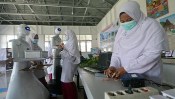 Perguruan Diniyyah Puteri merupakan pondok pesantren modern khusus putri yang didirikan oleh Rahmah El Yunusiyyah pada 1923. Rahmah juga merupakan salah satu tokoh utama pendukung Sumpah Pemuda 1928.  