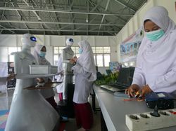 Robot Sabai dan Midun dari Santri Putri