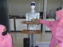 Robot Sabai dan Midun dari Santri Putri