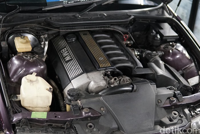 Ruang Mesin BMW E36 M50 323 1998