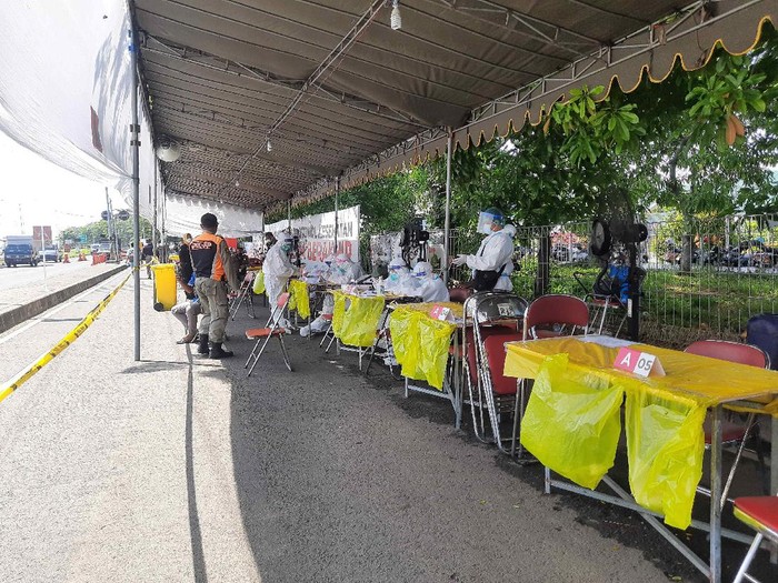 Selain Lempar Petasan, Massa juga Rusak Pagar Suramadu Hingga Ditembak Gas Air Mata