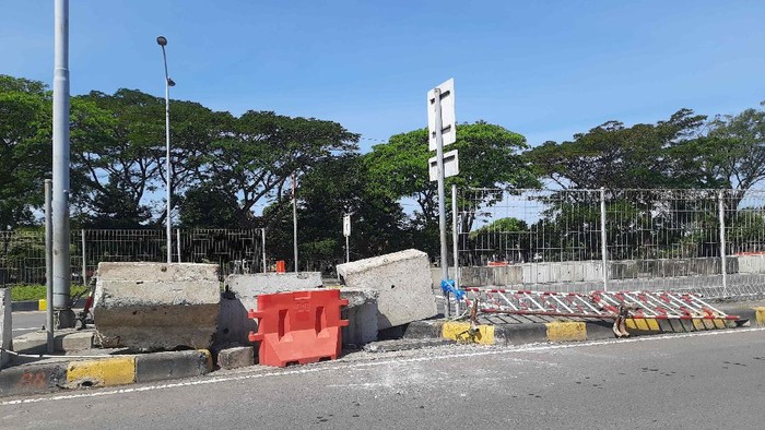 Selain Lempar Petasan, Massa juga Rusak Pagar Suramadu Hingga Ditembak Gas Air Mata