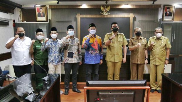 Jajaran pengurus harian PP Serikat Nelayan NU besama Wali Kota Medan Bobby Nasution, di Balai Kota Medan, Selasa (22/6/2021).
