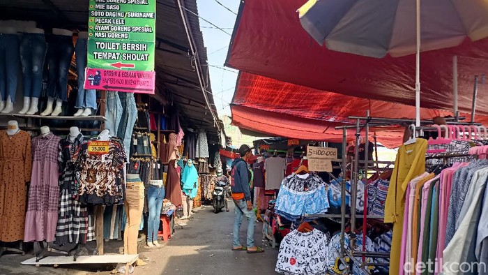 Suasana di Sekitar Pasar Tanah Abang Sore