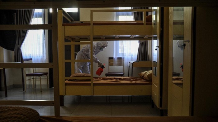 Asrama PUPR Kampus Unpad Jatinangor disiapkan jadi rumah sakit darurat. Hal itu dilakukan agar pasien COVID-19 mendapat penanganan dengan baik.