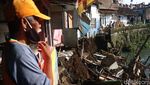 Tanggul di Bandung Ambrol, 3 Rumah Terancam Longsor