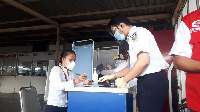 Tes antigen acak di Stasiun Bekasi (Foto: Dwi/detikcom)