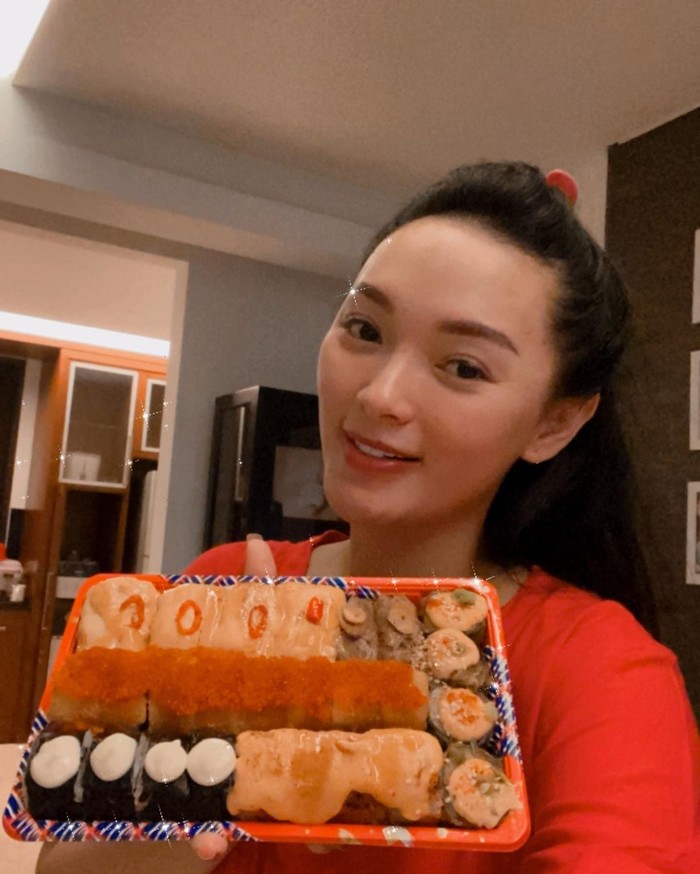 Urus Anak Sambil Asyik Makan Enak, Zaskia Gotik Siap Kembali Manggung Urus Anak Sambil Asyik Makan Enak, Zaskia Gotik Siap Kembali Manggung