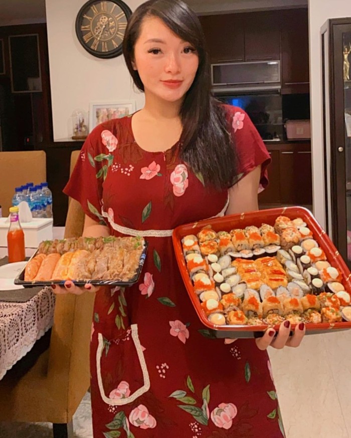 Urus Anak Sambil Asyik Makan Enak, Zaskia Gotik Siap Kembali Manggung