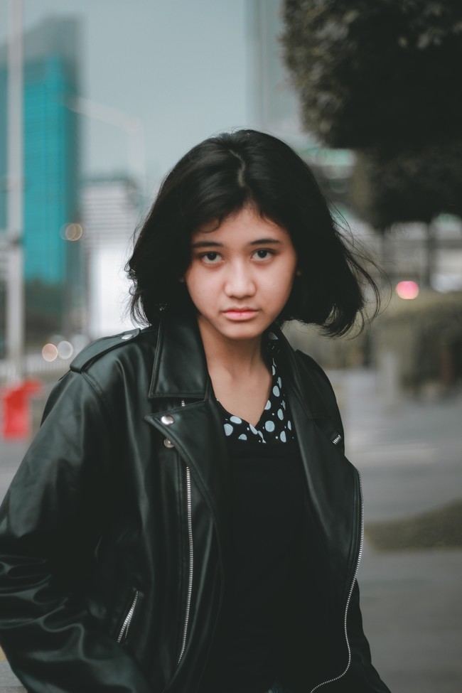 Amel menceritakan awal mula ia melakukan sesi foto bersama Taufik. Saat itu dia dan kakaknya sedang mampir ke sebuah coffe shop. Setelah itu keduanya berencana untuk naik MRT dan foto OOTD di daerah Dukuh Atas, Jakarta Pusat. Foto: Dok. Tangkap layar akun TikTok @iamaugustsap.