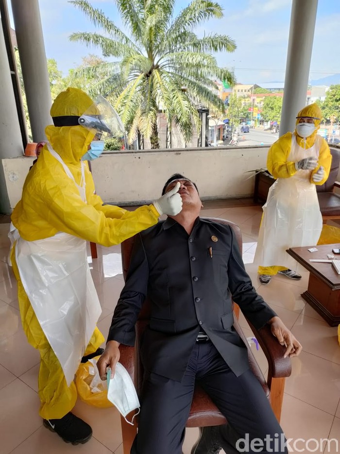 anggota dprd jember di swab