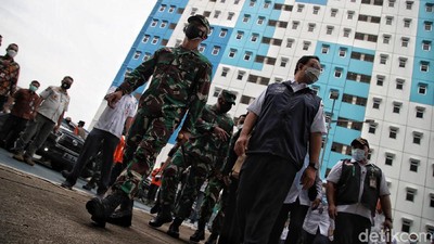 Anies Cek Tempat Isolasi COVID-19 di Rusun Nagrak Jakut