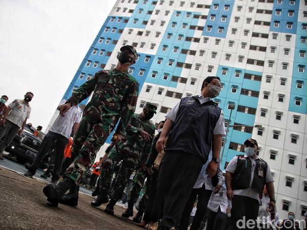 Anies Cek Tempat Isolasi COVID-19 di Rusun Nagrak Jakut