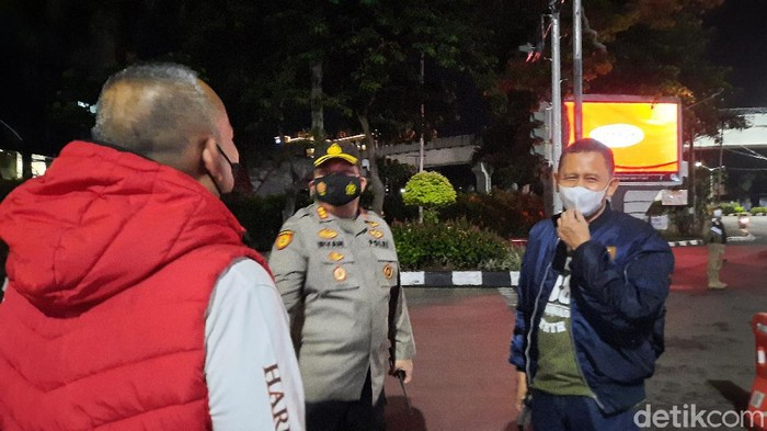 Tim personel gabungan melakukan penyekatan di beberapa Ruas jalan di Palembang. Hal ini dilakukan guna mencegah penyebaran COVID-19.