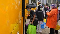 Lonjakan kasus ini jadi perhatian berbagai pihak. Persatuan Perawat Nasional Indonesia (PPNI) menyebut hingga 21 Juni 2021 sudah ada 6.040 perawat yang terinfeksi COVID-19 dan 314 di antaranya meninggal dunia. AP Photo/Dita Alangkara.