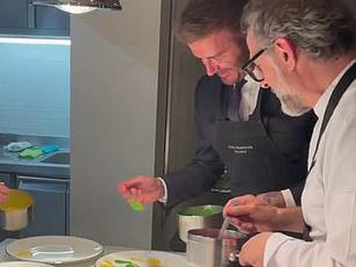 David Beckham Jadi ‘Asisten’ Chef Massimo Bottura, Jago Plating Makanan!