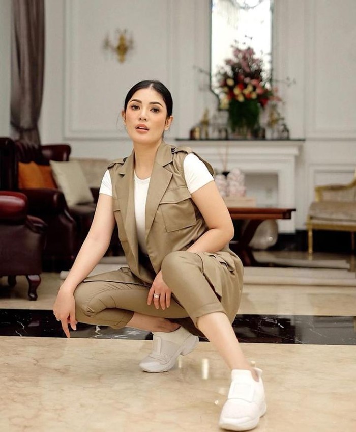Galeri Foto Nindy Ayunda Momen Seru Nindy Ayunda Saat Traveling Sambil Kulineran