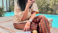 Walaupun masalah yang tidak henti-hentinya, Nindy merupakan seorang ibu yang sangat kuat. Tetap menjaga dan merawat anaknya dengan baik di tengah kesibukannya tidak pernah dilupakan oleh Nindy yang begitu menyayangi anaknya. Foto: Instagram/nindyayunda